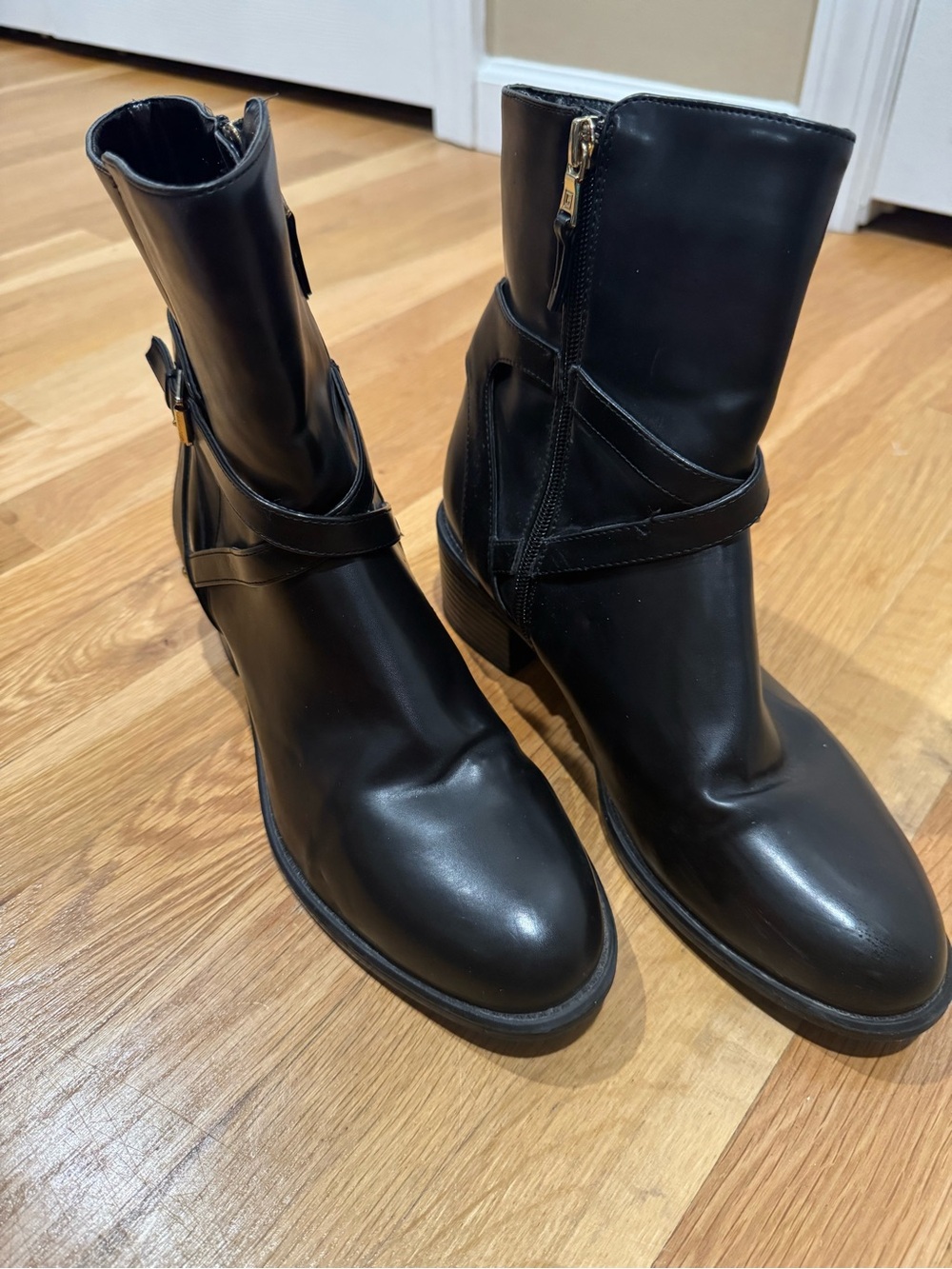 Chaps Danya Women’s Black Leather Ankle Boots